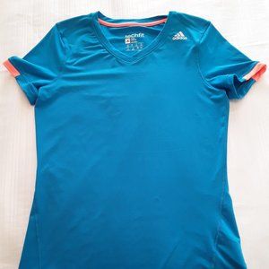 EUC Adidas Women's TechFit Climalite Short Sleeve Shirt Size M   **H**